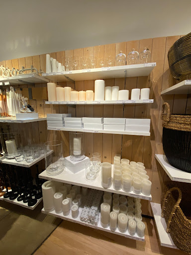 Furniture Store «Crate and Barrel», reviews and photos, 555 Bellevue Way NE, Bellevue, WA 98004, USA