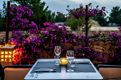 Es Pins Restaurante | Emar Hotels - Avinguda del Ca Marí, 07860 Platja de Migjorn, Illes Balears, Spain