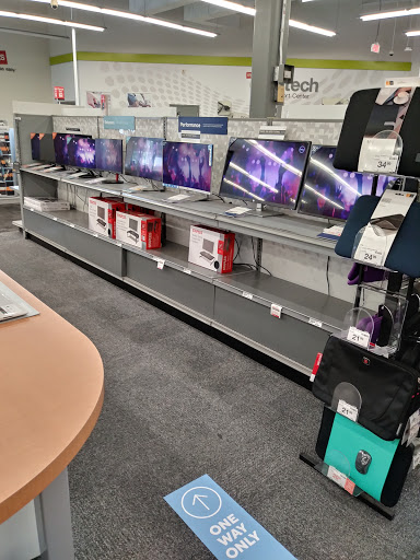 Office Supply Store «Staples», reviews and photos, 270 Upland Square Dr, Pottstown, PA 19464, USA