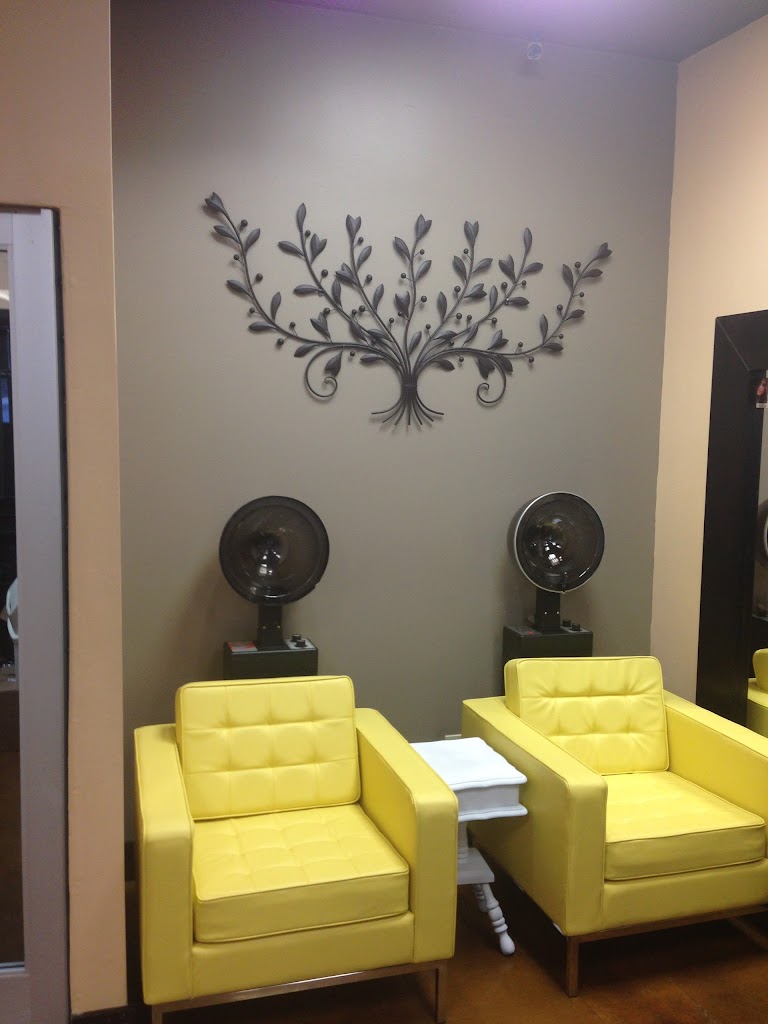 Nora's Hair Salon 92346