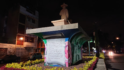 Escultura alusiva al Canal de la Viga y murales