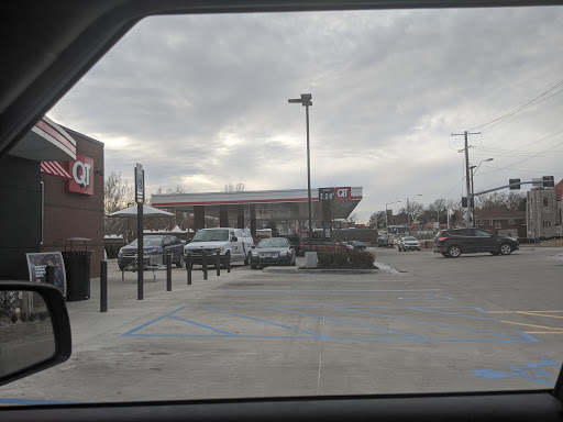 Gas Station «QuikTrip», reviews and photos, 1301 Westport Rd, Kansas City, MO 64111, USA