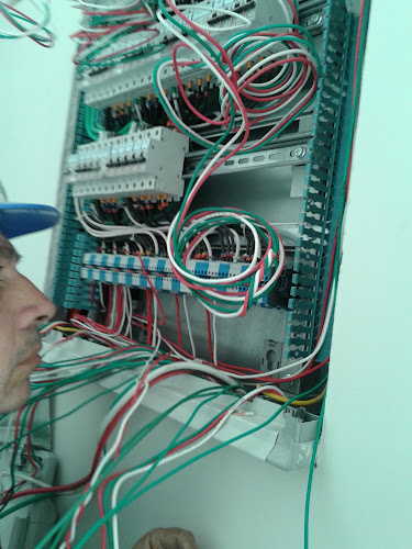 Opiniones de Electricidad Instel. Instalaciones Eléctricas en Pedro Aguirre Cerda - Electricista