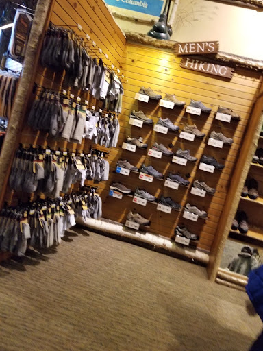 Sporting Goods Store «Bass Pro Shops», reviews and photos, 709 Janes Ave, Bolingbrook, IL 60440, USA