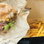 Photo n° 1 McDonald's - La tour en burger à Collonges-sous-Salève