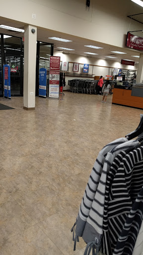 Clothing Store «Burlington Coat Factory», reviews and photos, 250 S Randall Rd, Elgin, IL 60123, USA