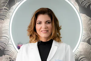 Doctora Yoiced Salar - Clínica Medicina Estética Las Palmas image