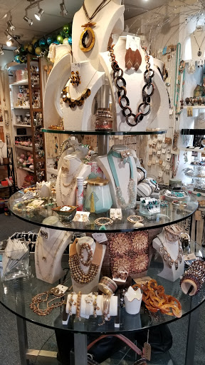 Jewelry Store «Knock Knock Boutique», reviews and photos, 110 W Chocolate Ave, Hershey, PA 17033, USA