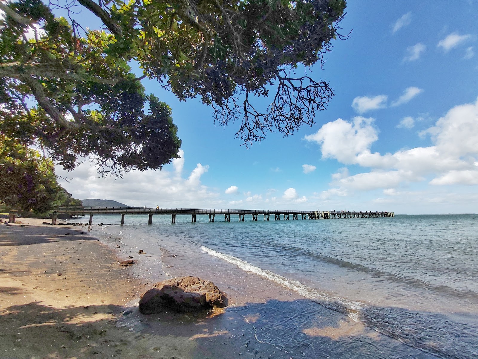 Foto di Cornwallis Beach e l'insediamento