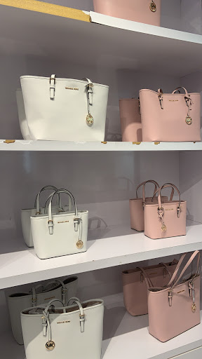 Fashion Accessories Store «Michael Kors», reviews and photos, 1650 Premium Outlet Blvd #1800, Aurora, IL 60502, USA