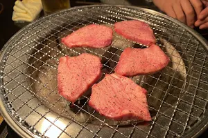 炭火焼肉 てん image