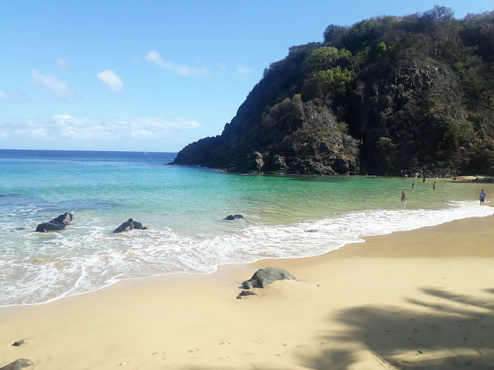 Praia do Cachorro 🏖️ Fernando de Noronha, Brasil - características  detalhadas, mapa, fotos, image size:1600x1200