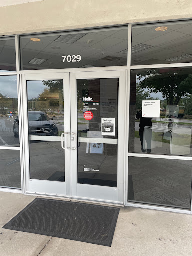 Cell Phone Store «Verizon Authorized Retailer - A Wireless», reviews and photos, 7029 Forest Hill Ave, Richmond, VA 23225, USA