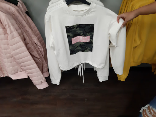 Stores to buy women's sweatshirts Bucaramanga