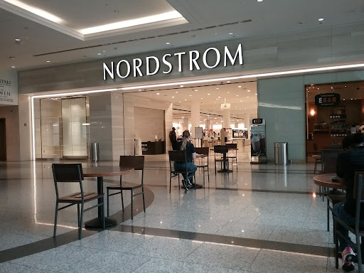 Shopping Mall «The Shops at North Bridge», reviews and photos, 520 N Michigan Ave, Chicago, IL 60611, USA