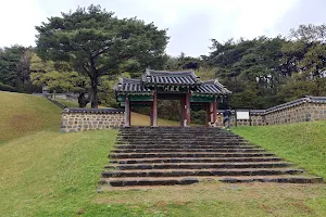 General Kim Chwa-chin Tomb image