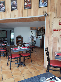 Atmosphère du Restaurant La Brasserie de la Tour à Chéroy - n°3
