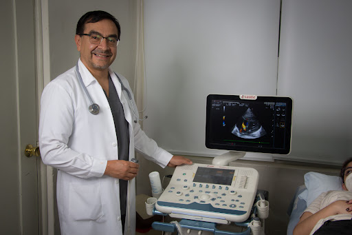 Dr. Héctor Molina Calle - Cardiólogo en Arequipa