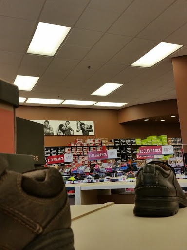 Shoe Store «Famous Footwear», reviews and photos, 14929 Florence Trail, Apple Valley, MN 55124, USA