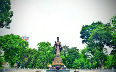 Emperor Ly Thai To Monument Statue image