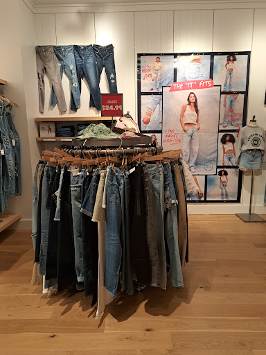 Clothing Store «AEO & Aerie Store», reviews and photos, 400 Ernest W Barrett Pkwy NW, Kennesaw, GA 30144, USA