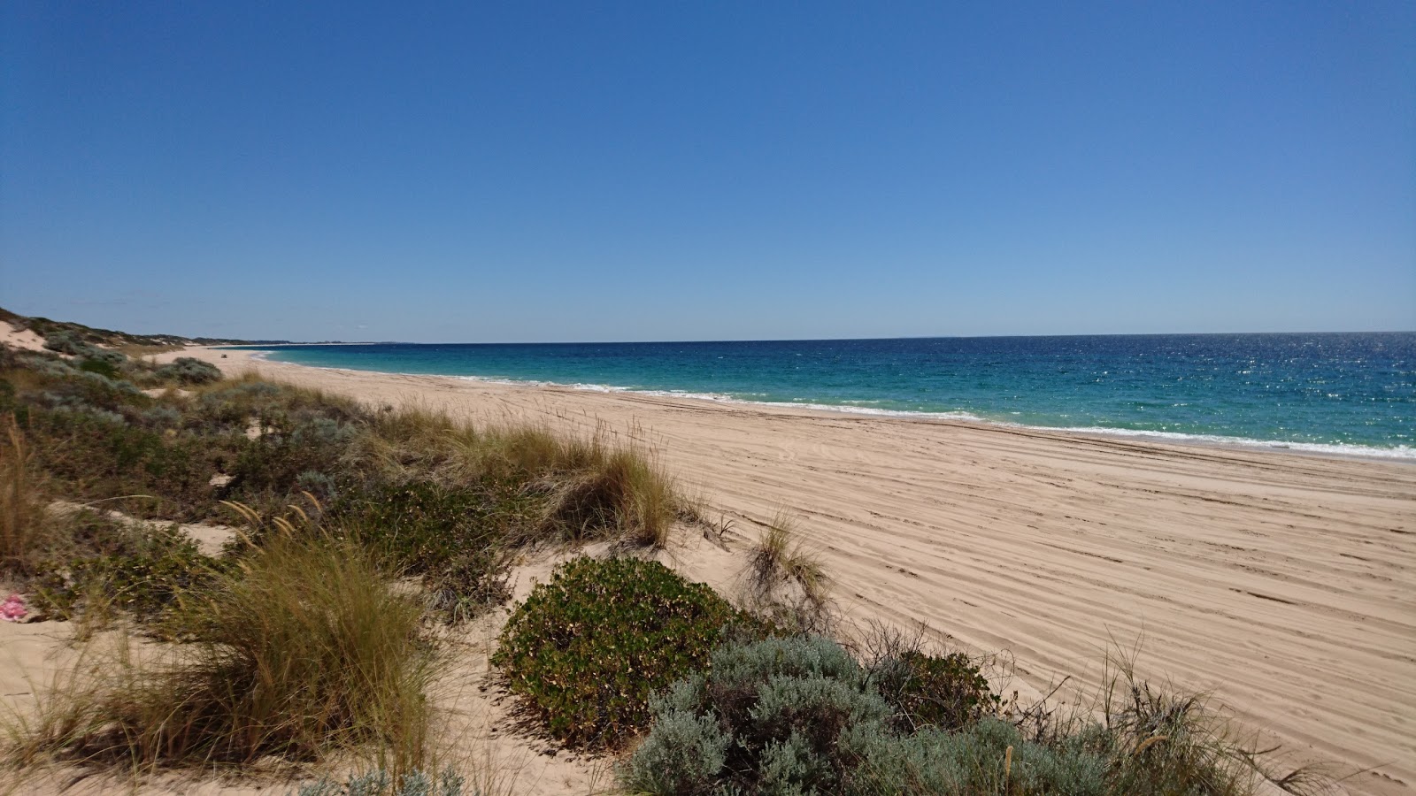 Φωτογραφία του Dalyellup Beach II με μπεζ άμμος επιφάνεια