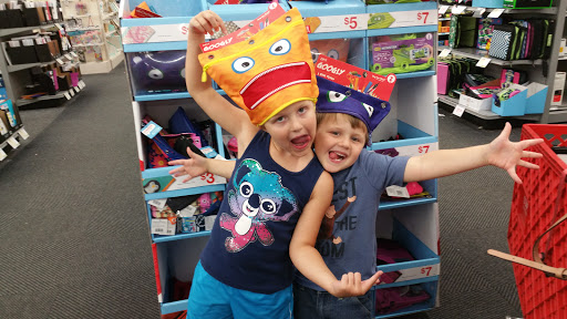 Office Supply Store «Staples», reviews and photos, 1551 W Algonquin Rd, Rolling Meadows, IL 60008, USA