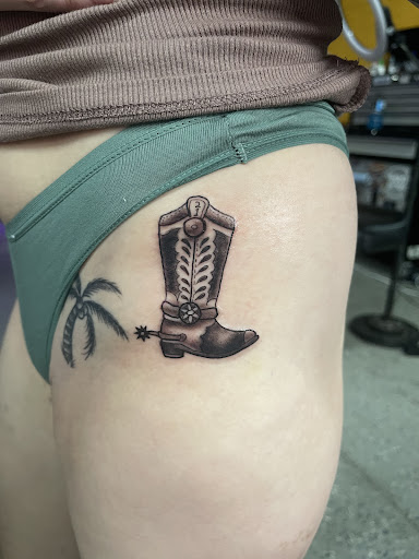 Tattoo Shop «Bold Stroke Tattoo Studios», reviews and photos, 831 W Jefferson Blvd, Dallas, TX 75208, USA