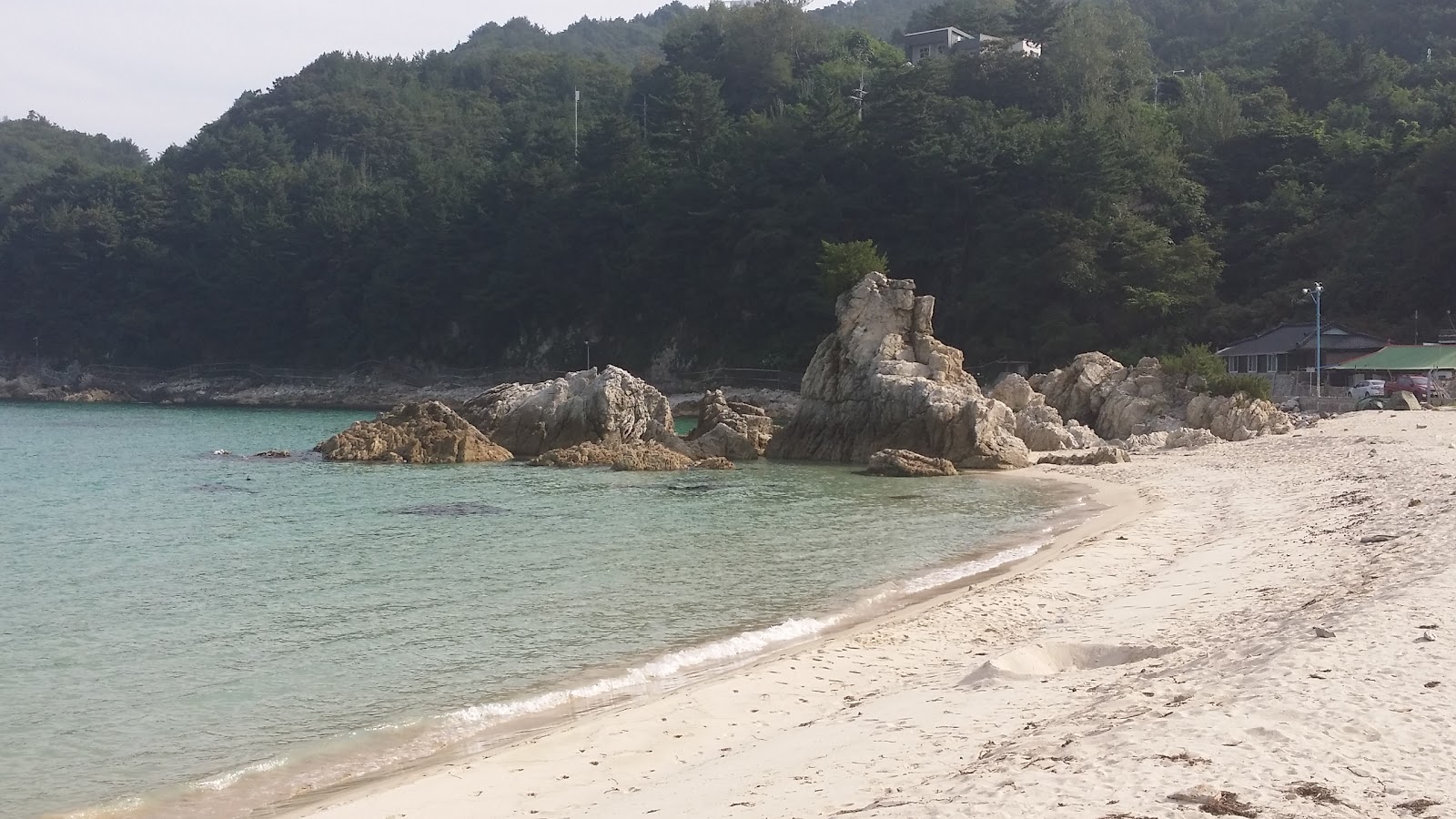 Shinnam Beach'in fotoğrafı ve yerleşim