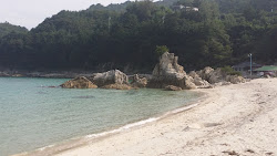 Shinnam Beach'in fotoğrafı ve yerleşim