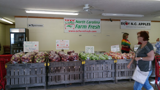 Produce Market «Barber Orchard Fruitstands Inc», reviews and photos, 2855 Old Balsam Rd, Waynesville, NC 28786, USA