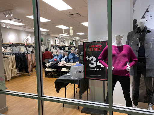 Shopping Mall «Jersey Shore Premium Outlets», reviews and photos, 1 Premium Outlet Blvd, Tinton Falls, NJ 07753, USA