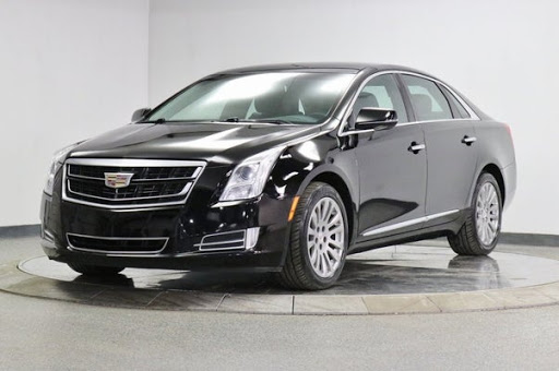 Cadillac Dealer «Motor Werks Cadillac of Barrington», reviews and photos, 206 N Cook St, Barrington, IL 60010, USA