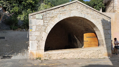 Lavoir bauduen à Bauduen