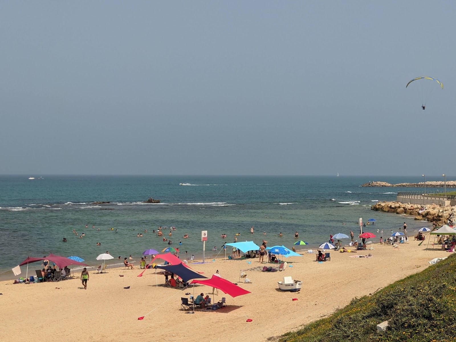 Foto van Givat Aliya beach met hoog niveau van netheid