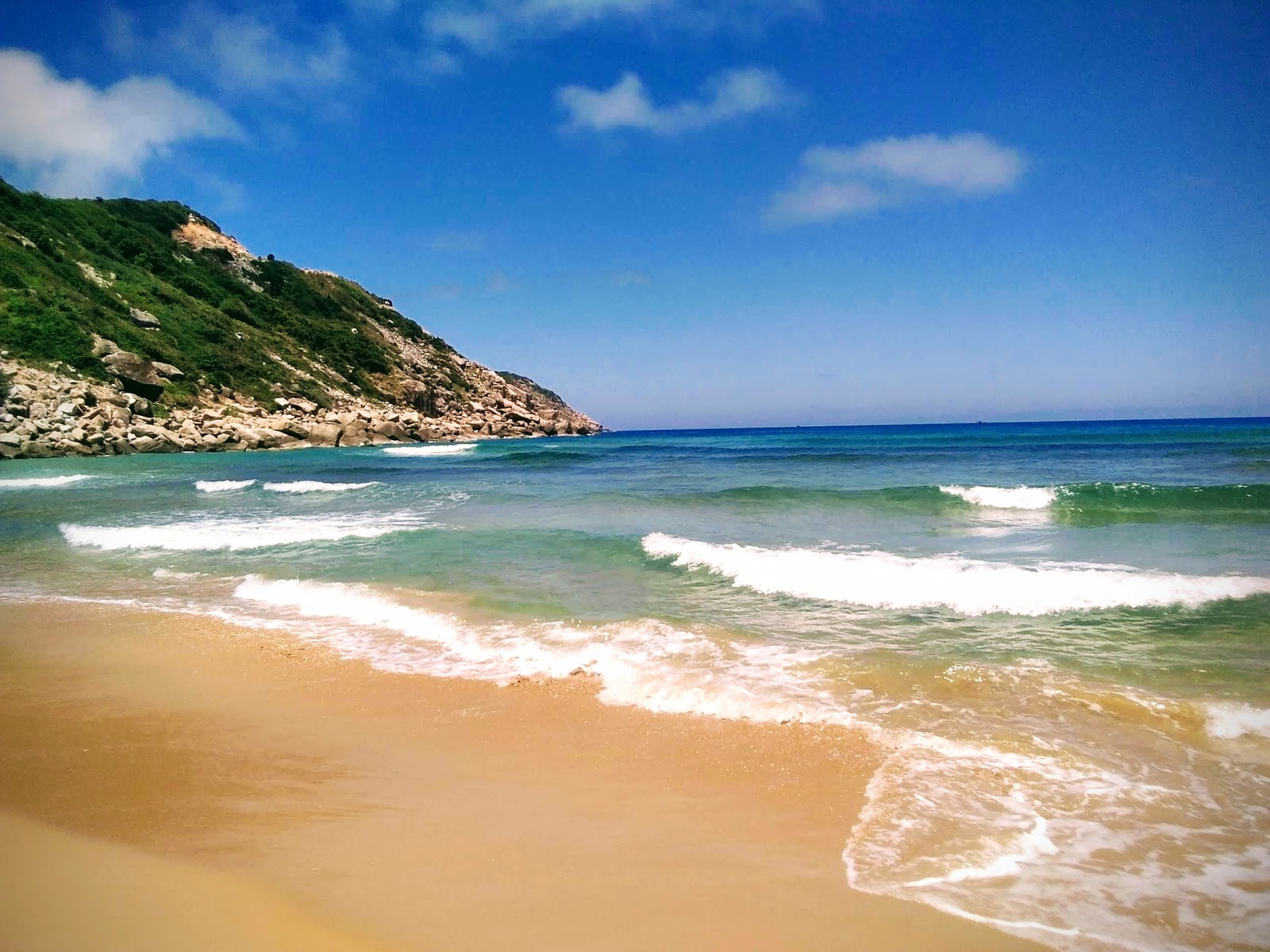 Φωτογραφία του Bai-Mon Beach άγρια περιοχή