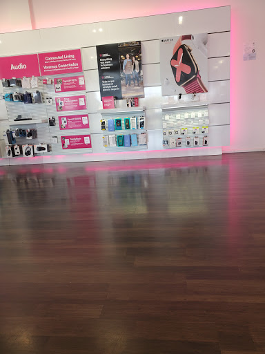 Cell Phone Store «T-Mobile», reviews and photos, 79485 CA-111 Suite 1, La Quinta, CA 92253, USA
