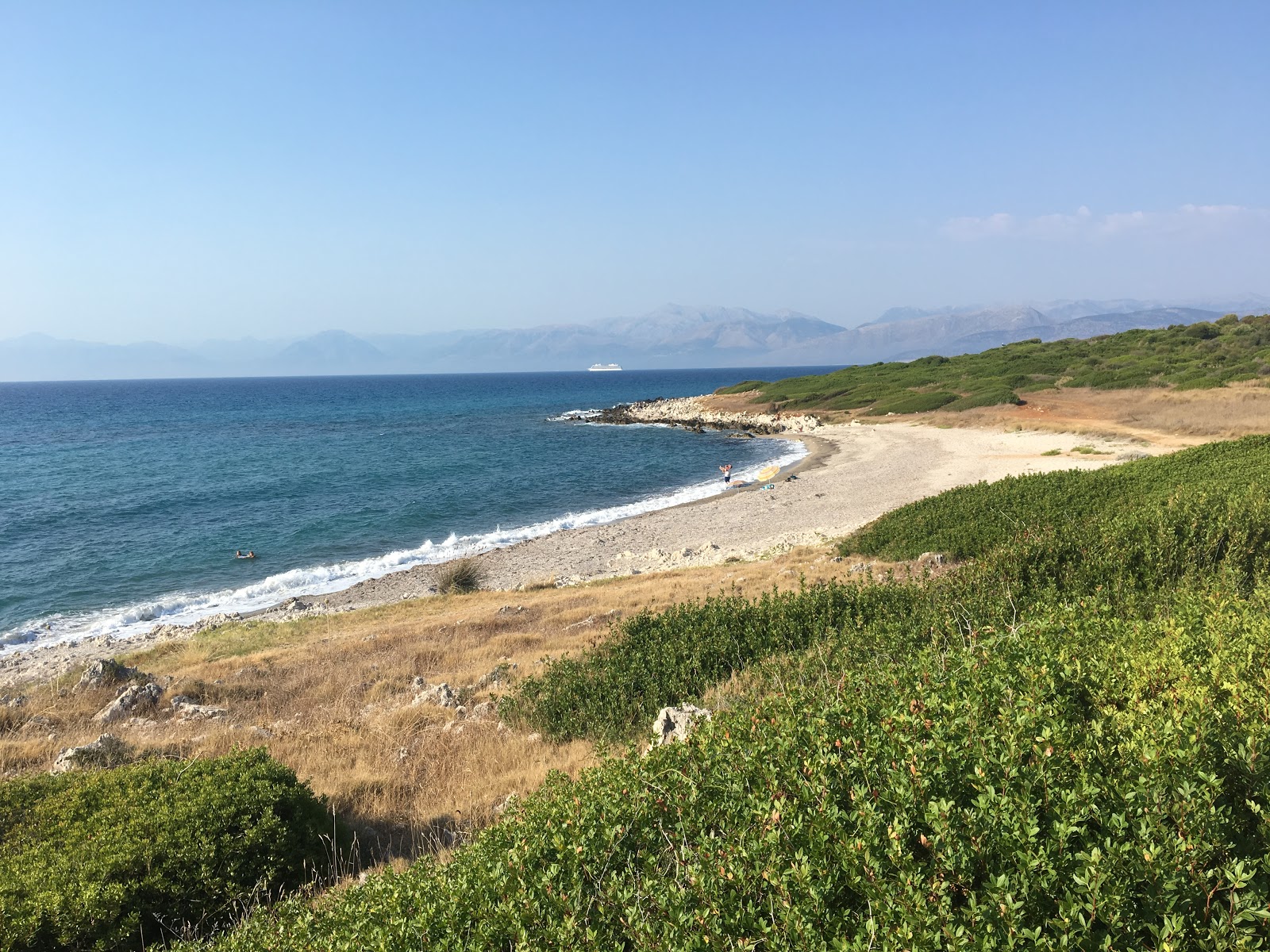 Foto von Antinioti West Beach wilde gegend