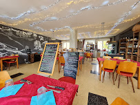 Atmosphère du Restaurant français Le Comptoir Des Géants - Restaurant - Bar - Epicerie à Saint-Maurice-en-Trièves - n°14
