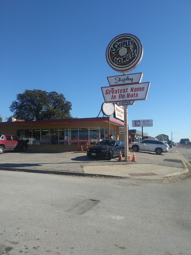 Donut Shop «Shipley Do-Nuts», reviews and photos, 501 E Abram St, Arlington, TX 76010, USA