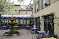 Atmosphère du Restaurant français Restaurant Pétrarque et Laure à Fontaine-de-Vaucluse - n°6