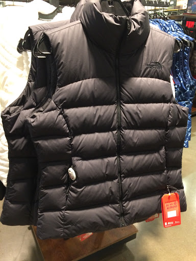 Clothing Store «The North Face Outlet», reviews and photos, 1155 Buck Creek Rd, Simpsonville, KY 40067, USA
