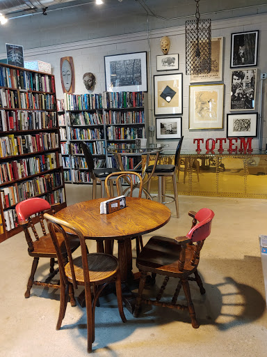 Book Store «Totem Books», reviews and photos, 620 W Court St, Flint, MI 48503, USA