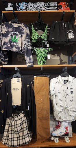 Clothing Store «Zumiez», reviews and photos, 2655 Richmond Ave #2320, Staten Island, NY 10314, USA