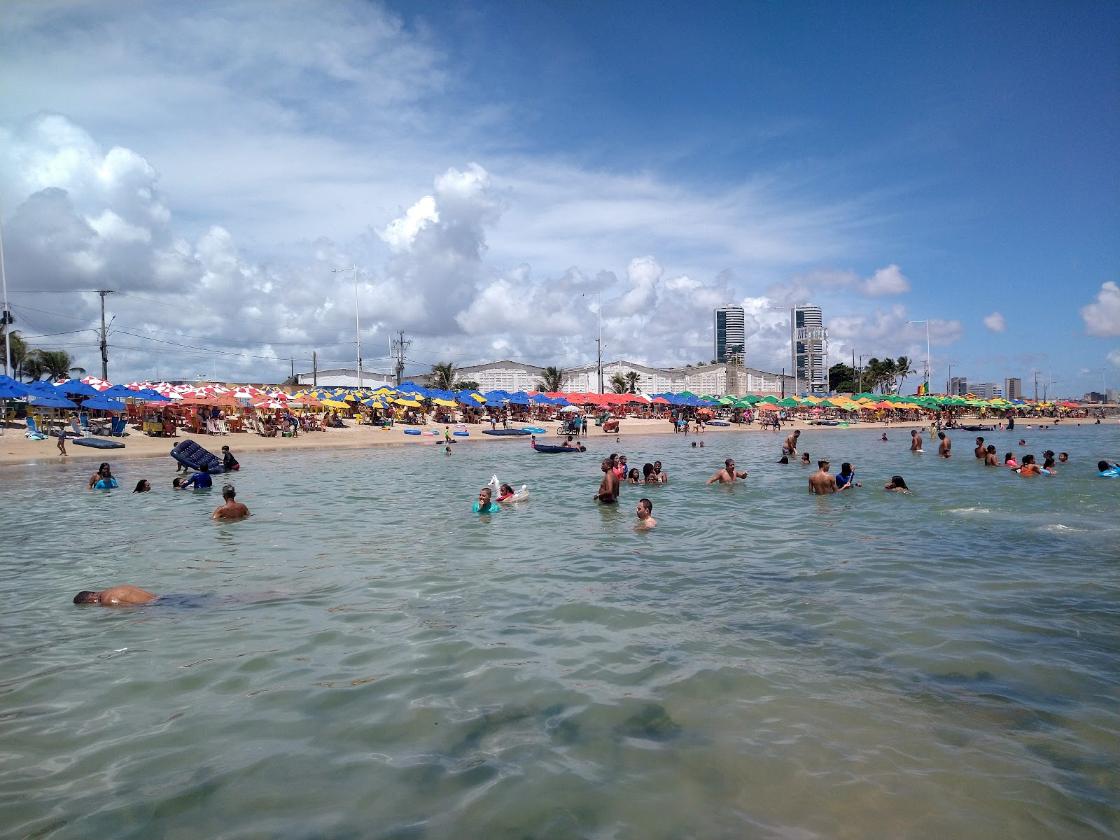 Fotografija Buraco da Veia z svetel pesek površino