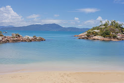 Foto di Praia da Ponta dos Ganchos e l'insediamento