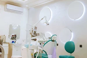 Centre Dentaire Nice Smile ( DENTISTE MEKNES) عيادة طب و جراحة الاسنان نايس سمايل image