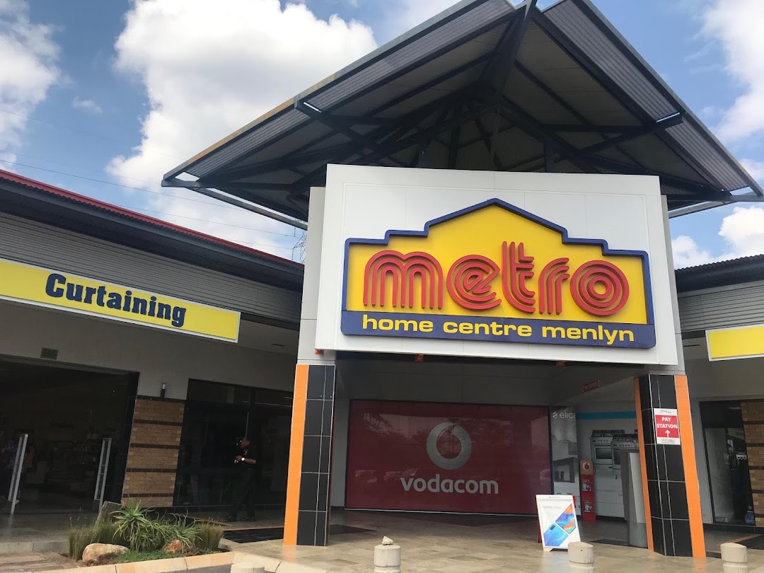 Metro Menlyn Retail Park in the city Pretoria