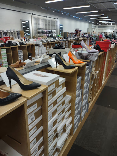 Shoe Store «DSW Designer Shoe Warehouse», reviews and photos, 10060 Reisterstown Rd, Owings Mills, MD 21117, USA