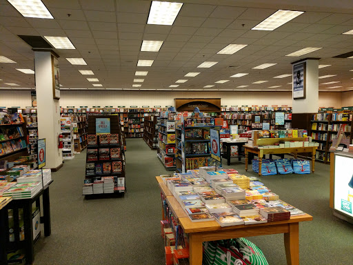 Book Store «Barnes & Noble», reviews and photos, 470 Universal Dr N, North Haven, CT 06473, USA